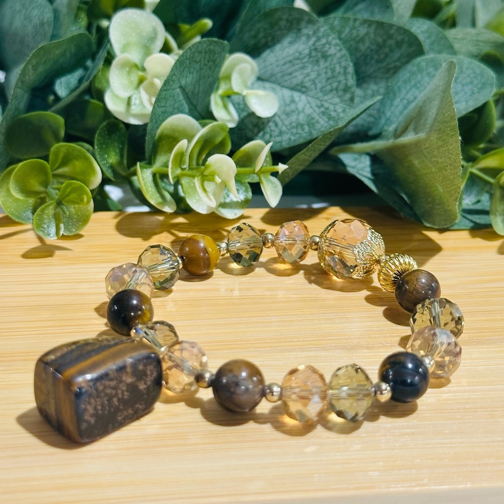 Elegant Gold and Tiger Eye Bracelet